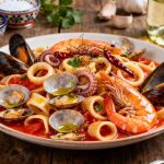 Come preparare un piatto di mare spettacolare a casa: ricetta irresistibile che farà impazzire i vicini
